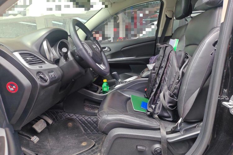 Used Dodge Journey 2013 2.4L Two-Wheel Drive Luxury Version Left Front Seat