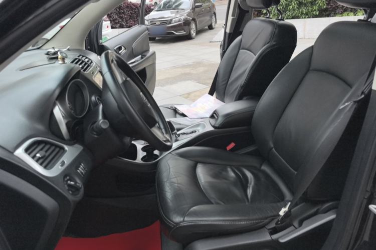 Used Dodge Journey 2013 2.4L Two-Wheel Drive Luxury Version Left Front Seat