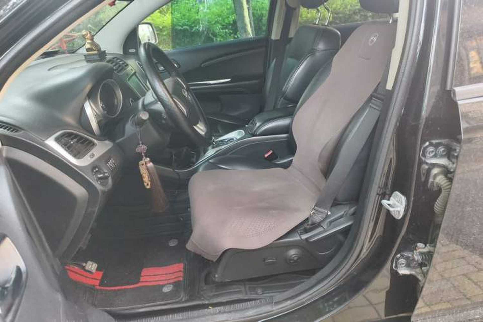 Used Dodge Journey 2013 2.4L Two-Wheel Drive Luxury Version Left Front Seat