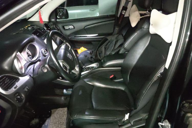 Used Dodge Journey 2013 2.4L Two-Wheel Drive Luxury Version Left Front Seat