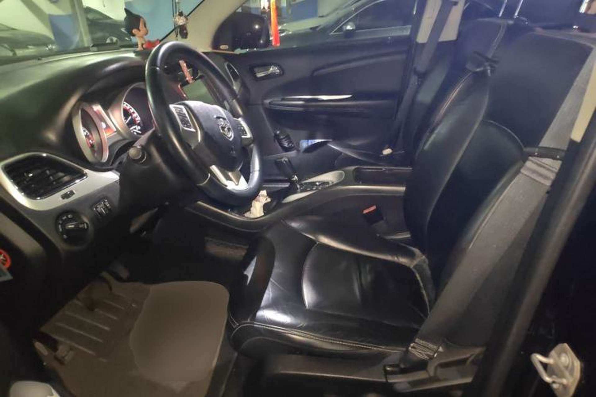 Used Dodge Journey 2013 2.4L Two-Wheel Drive Luxury Version Left Front Seat