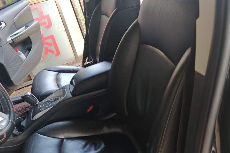 Used Dodge Journey 2013 2.4L Two-Wheel Drive Luxury Version Left Front Seat