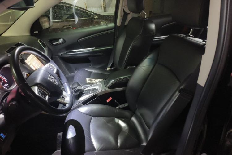 Used Dodge Journey 2013 2.4L Two-Wheel Drive Luxury Version Left Front Seat