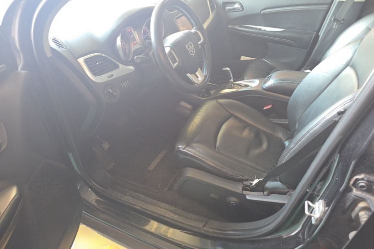 Used Dodge Journey 2013 2.4L Two-Wheel Drive Luxury Version Left Front Seat