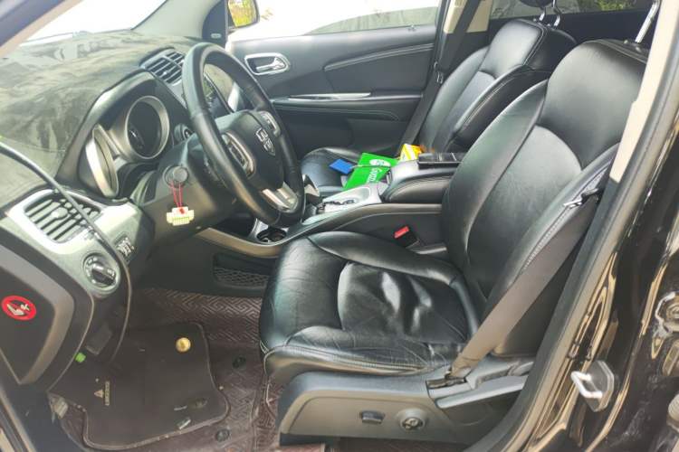 Used Dodge Journey 2013 2.4L Two-Wheel Drive Luxury Version Left Front Seat
