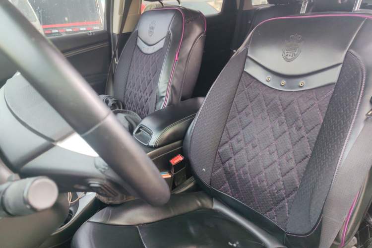 Used Dodge Journey 2013 2.4L Two-Wheel Drive Luxury Version Left Front Seat