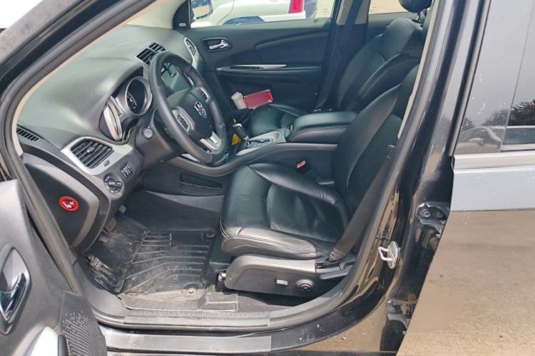 Used Dodge Journey 2013 2.4L Two-Wheel Drive Luxury Version Left Front Seat