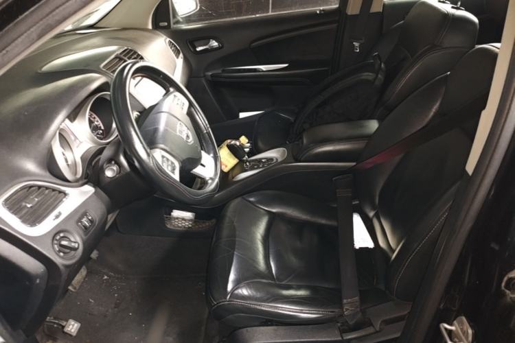 Used Dodge Journey 2013 2.4L Two-Wheel Drive Luxury Version Left Front Seat