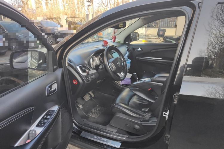 Used Dodge Journey 2013 2.4L Two-Wheel Drive Luxury Version Left Front Seat
