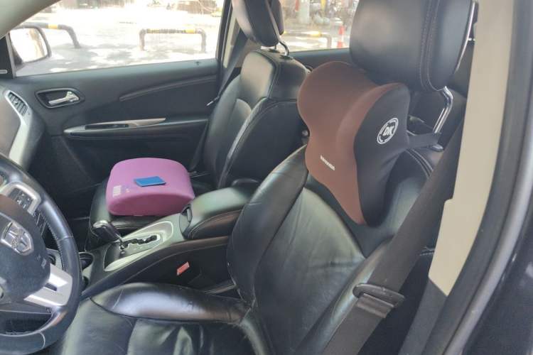 Used Dodge Journey 2013 2.4L Two-Wheel Drive Luxury Version Left Front Seat