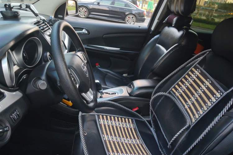 Used Dodge Journey 2013 3.6L Four-Wheel Drive Flagship Edition Left Front Seat
