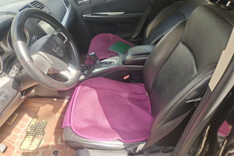 Used Dodge Journey 2013 2.4L Two-Wheel Drive Luxury Version Left Front Seat