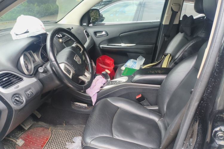 Used Dodge Journey 2013 2.4L Two-Wheel Drive Luxury Version Left Front Seat