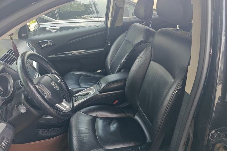 Used Dodge Journey 2013 2.4L Two-Wheel Drive Luxury Version Left Front Seat