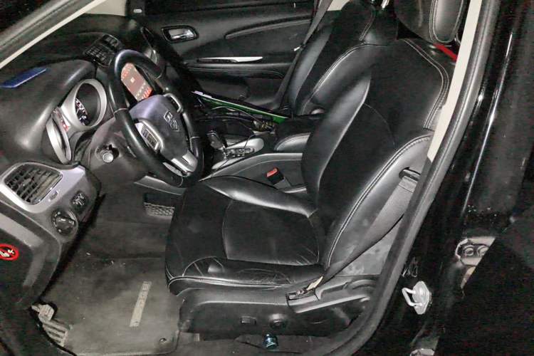 Used Dodge Journey 2013 3.6L Four-Wheel Drive Flagship Edition Left Front Seat