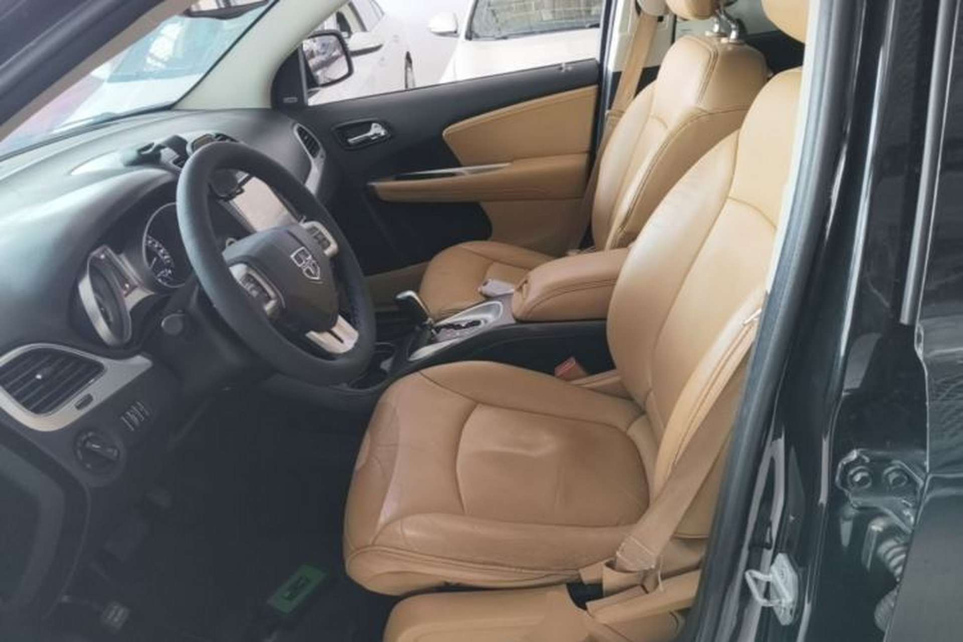 Used Dodge Journey 2013 2.4L Two-Wheel Drive Luxury Version Left Front Seat