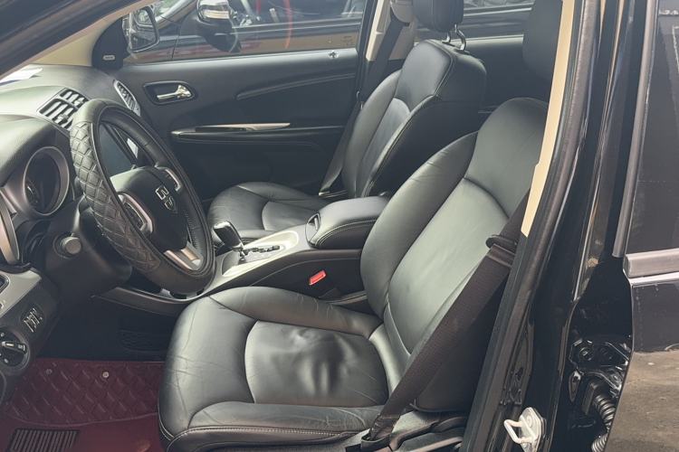 Used Dodge Journey 2013 2.4L Two-Wheel Drive Luxury Version Left Front Seat