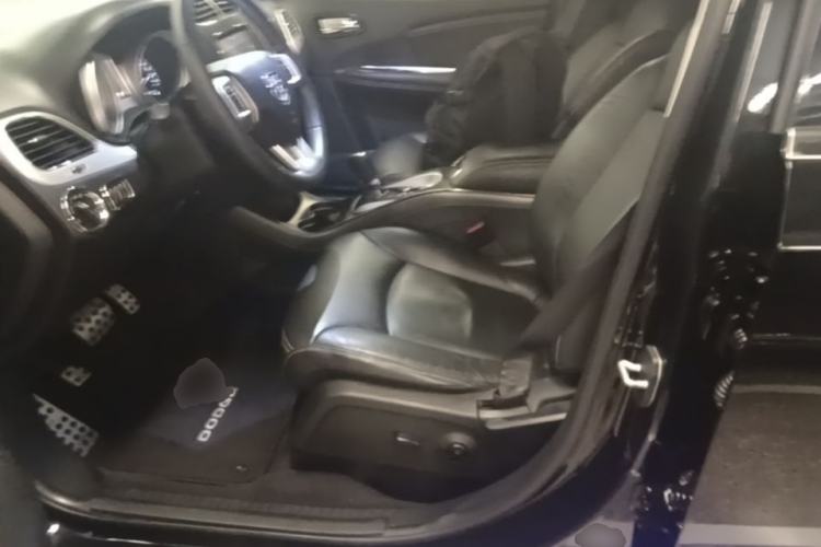 Used Dodge Journey 2013 2.4L Two-Wheel Drive Luxury Version Left Front Seat