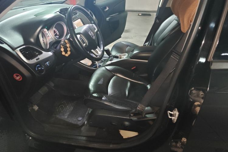 Used Dodge Journey 2013 2.4L Two-Wheel Drive Luxury Version Left Front Seat