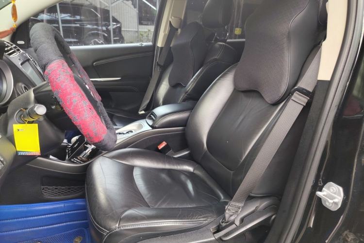 Used Dodge Journey 2013 2.4L Two-Wheel Drive Luxury Version Left Front Seat