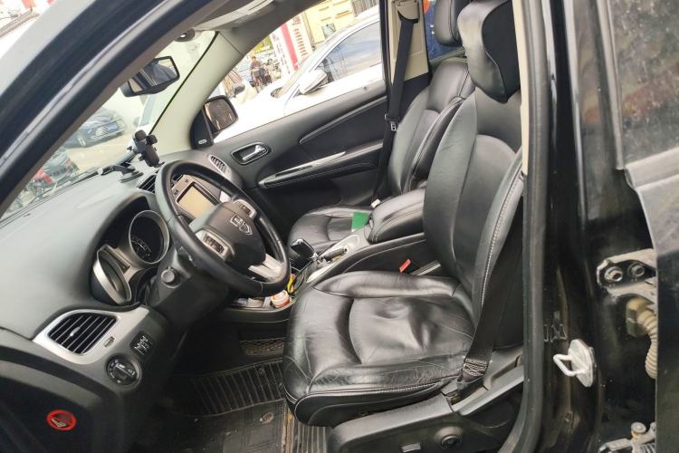 Used Dodge Journey 2013 2.4L Two-Wheel Drive Luxury Version Left Front Seat
