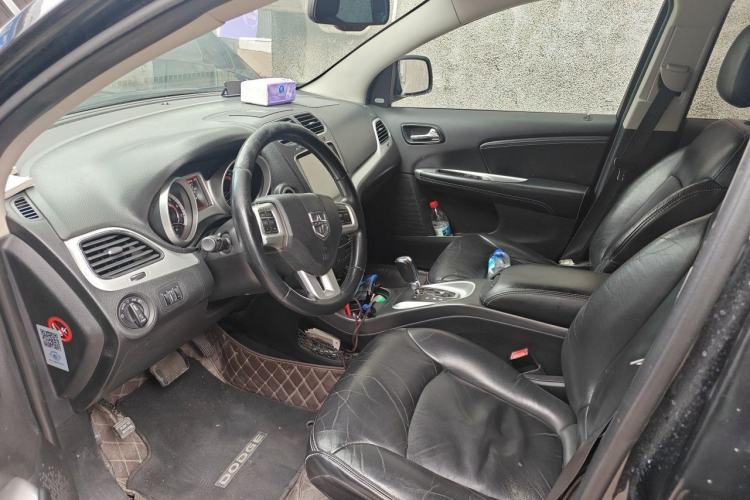 Used Dodge Journey 2013 2.4L Two-Wheel Drive Luxury Version Left Front Seat