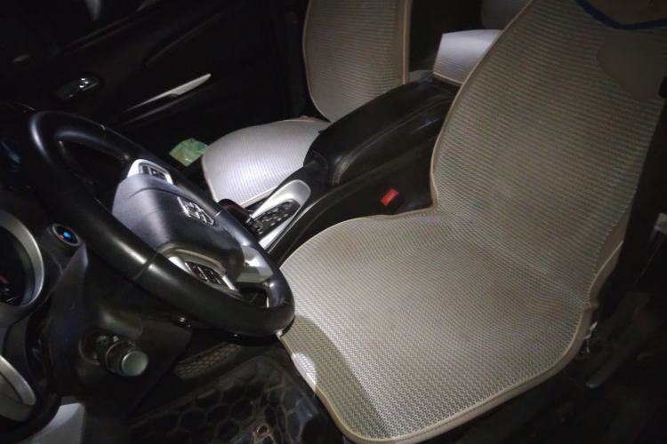 Used Dodge Journey 2013 2.4L Two-Wheel Drive Luxury Version Left Front Seat