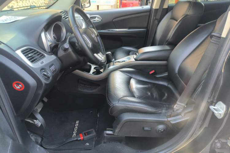 Used Dodge Journey 2013 2.4L Two-Wheel Drive Luxury Version Left Front Seat