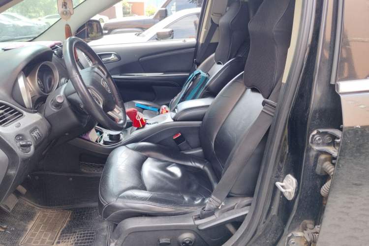 Used Dodge Journey 2013 2.4L Two-Wheel Drive Luxury Version Left Front Seat