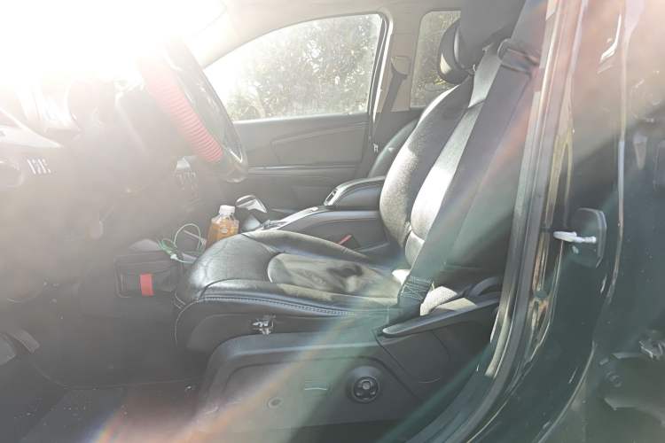 Used Dodge Journey 2013 3.6L Four-Wheel Drive Flagship Edition Left Front Seat