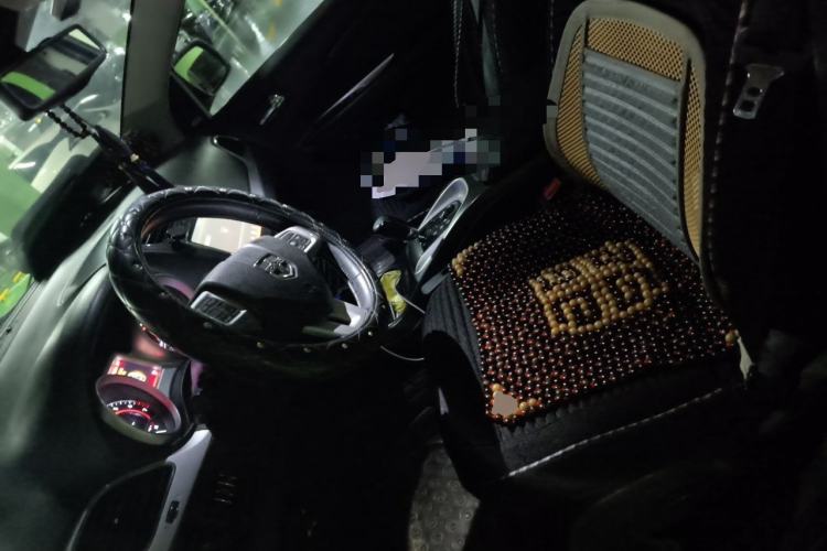 Used Dodge Journey 2013 2.4L Two-Wheel Drive Luxury Version Left Front Seat