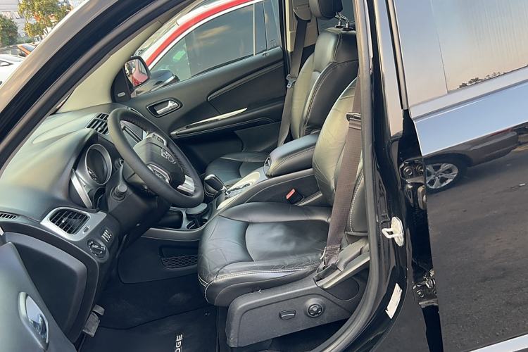 Used Dodge Journey 2013 2.4L Two-Wheel Drive Luxury Version Left Front Seat