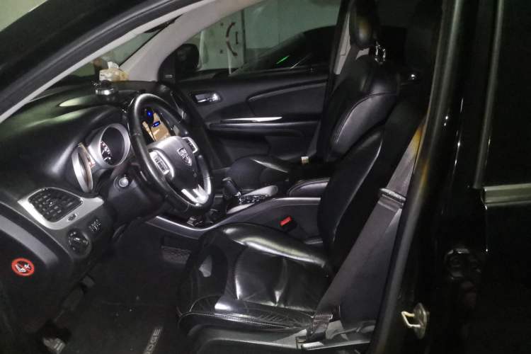 Used Dodge Journey 2013 2.4L Two-Wheel Drive Luxury Version Left Front Seat