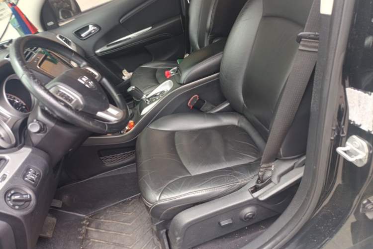 Used Dodge Journey 2013 2.4L Two-Wheel Drive Luxury Version Left Front Seat