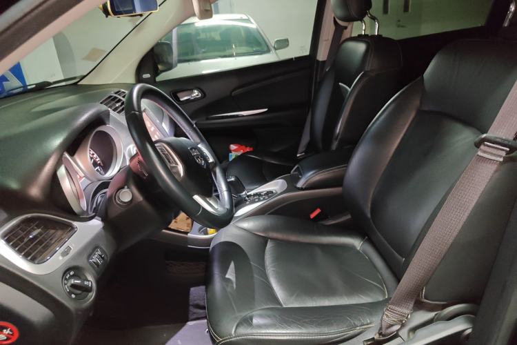 Used Dodge Journey 2013 2.4L Two-Wheel Drive Luxury Version Left Front Seat