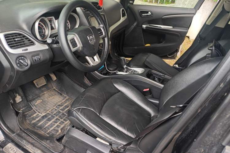 Used Dodge Journey 2013 2.4L Two-Wheel Drive Luxury Version Left Front Seat