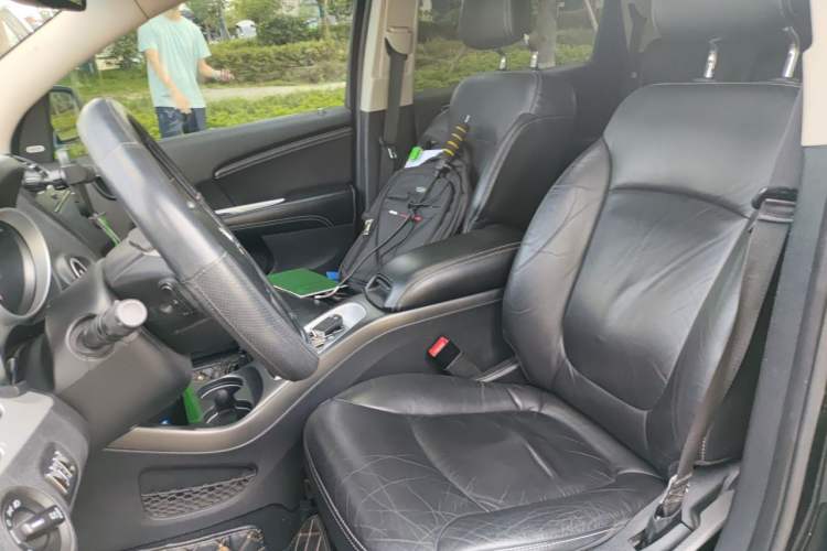 Used Dodge Journey 2013 2.4L Two-Wheel Drive Luxury Version Left Front Seat