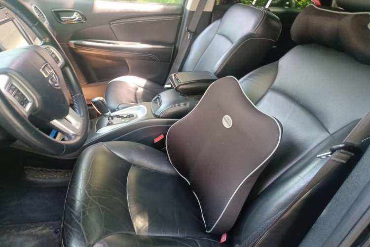 Used Dodge Journey 2013 2.4L Two-Wheel Drive Luxury Version Left Front Seat