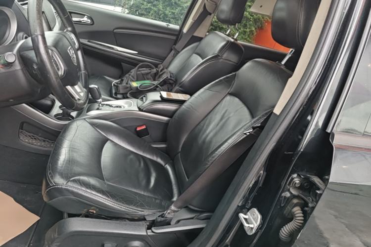 Used Dodge Journey 2013 2.4L Two-Wheel Drive Luxury Version Left Front Seat