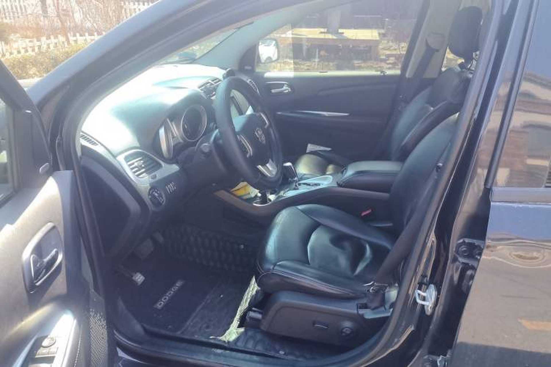 Used Dodge Journey 2013 2.4L Two-Wheel Drive Luxury Version Left Front Seat