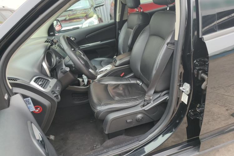 Used Dodge Journey 2013 2.4L Two-Wheel Drive Luxury Version Left Front Seat