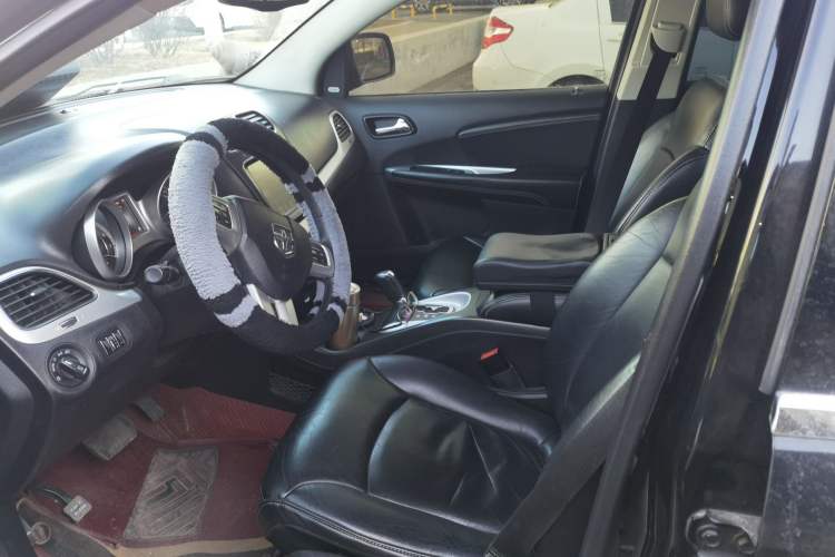Used Dodge Journey 2013 2.4L Two-Wheel Drive Luxury Version Left Front Seat
