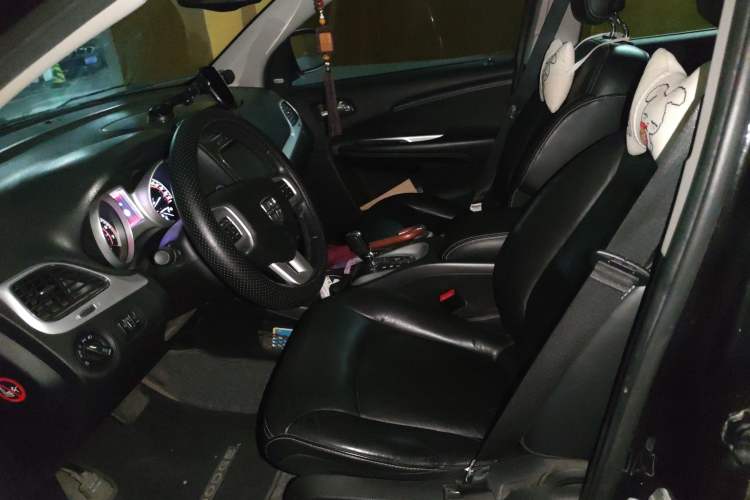 Used Dodge Journey 2013 2.4L Two-Wheel Drive Luxury Version Left Front Seat