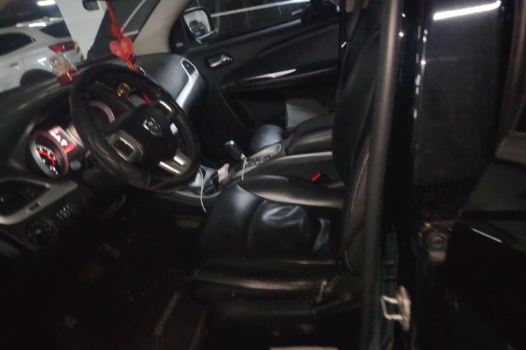 Used Dodge Journey 2013 2.4L Two-Wheel Drive Luxury Version Left Front Seat
