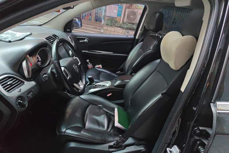 Used Dodge Journey 2013 2.4L Two-Wheel Drive Luxury Version Left Front Seat