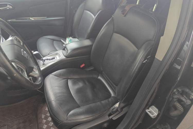 Used Dodge Journey 2013 2.4L Two-Wheel Drive Luxury Version Left Front Seat