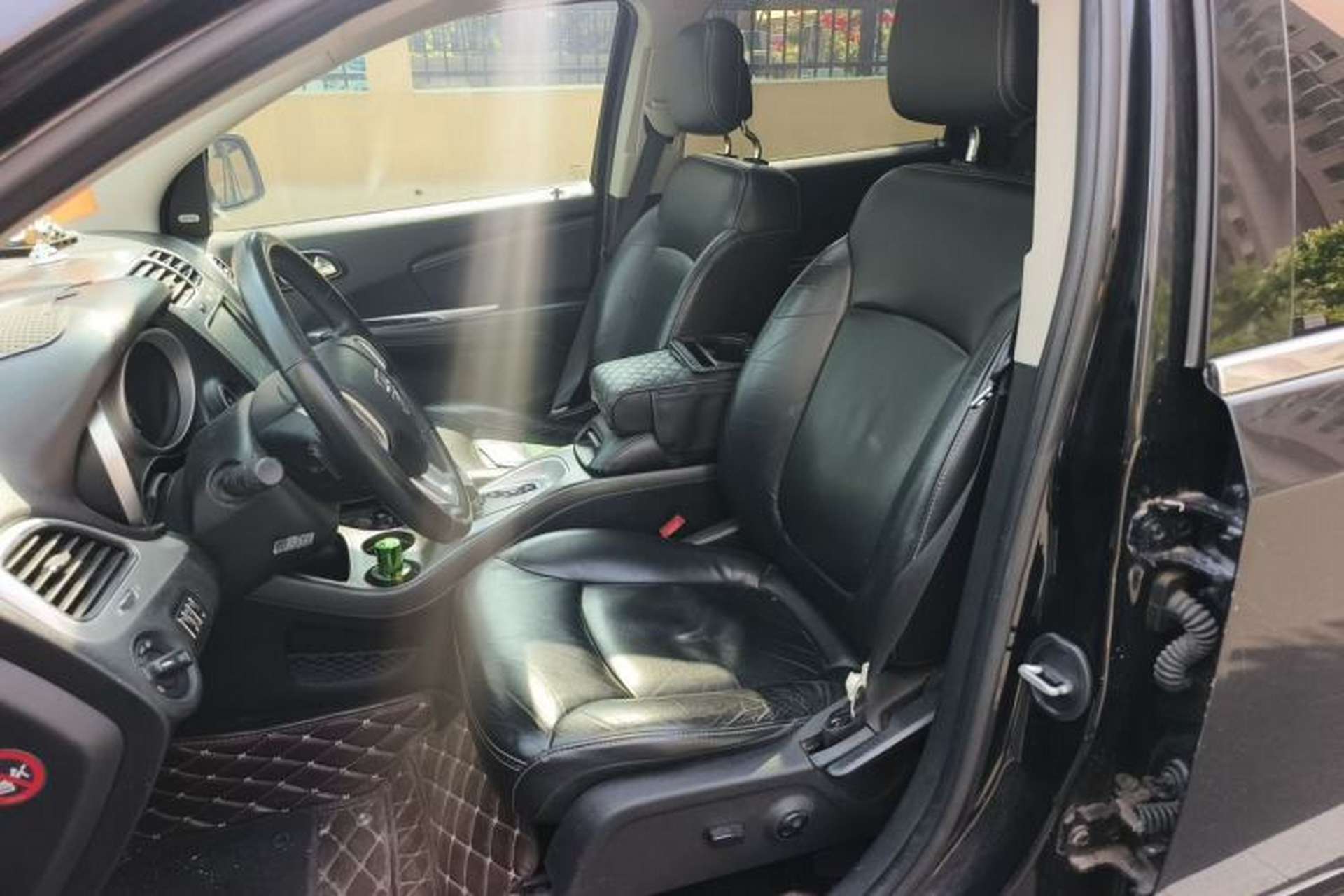 Used Dodge Journey 2013 2.4L Two-Wheel Drive Luxury Version Left Front Seat