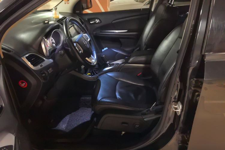 Used Dodge Journey 2013 2.4L Two-Wheel Drive Luxury Version Left Front Seat