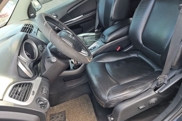Used Dodge Journey 2013 2.4L Two-Wheel Drive Luxury Version Left Front Seat