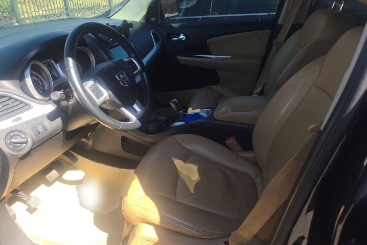 Used Dodge Journey 2013 2.4L Two-Wheel Drive Luxury Version Left Front Seat